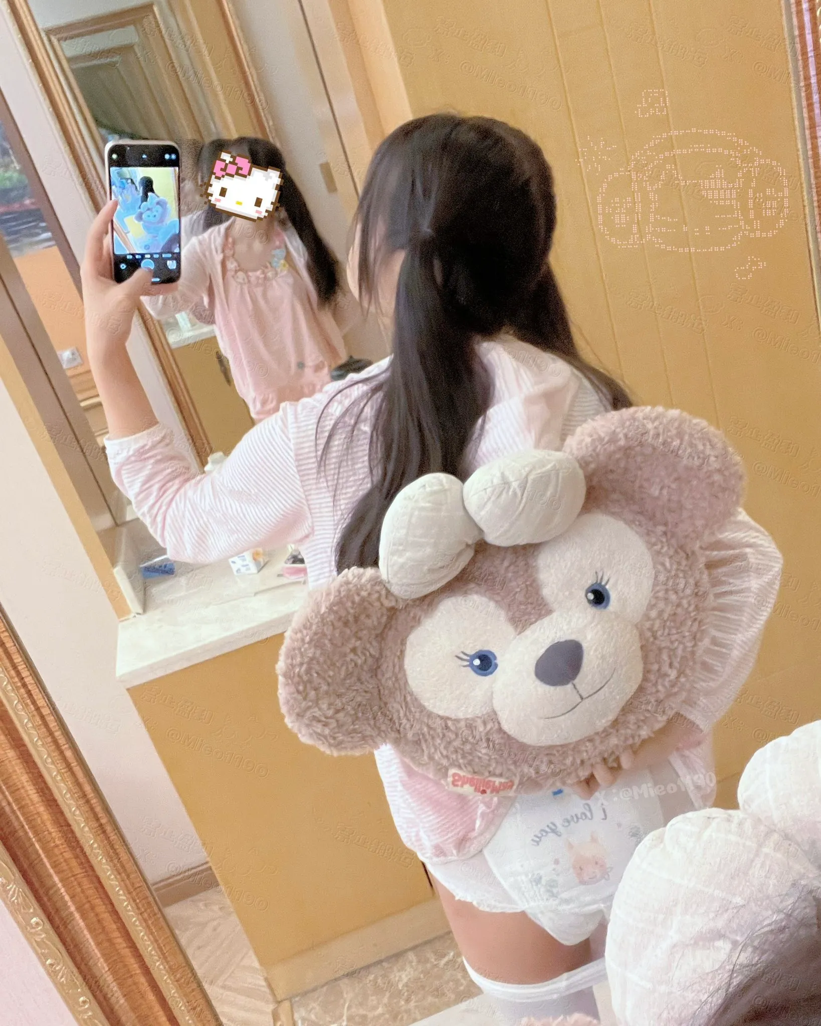 ABDL girl wearing Pampers diapers and taking a selfie