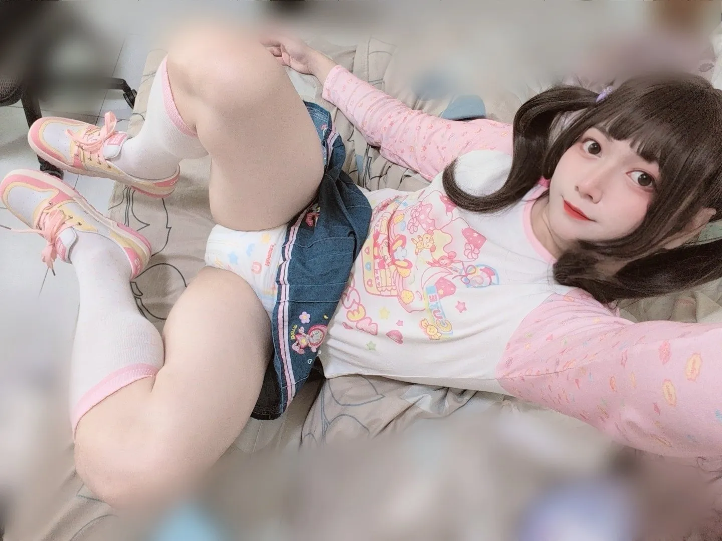 The ABDL girl took a selfie showing off her pink skirt and pink diaper.