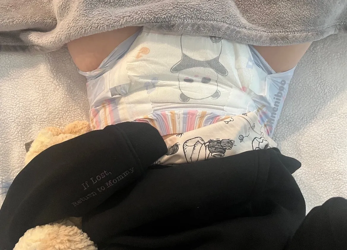 An ABDL girl shows off her panda diapers.
