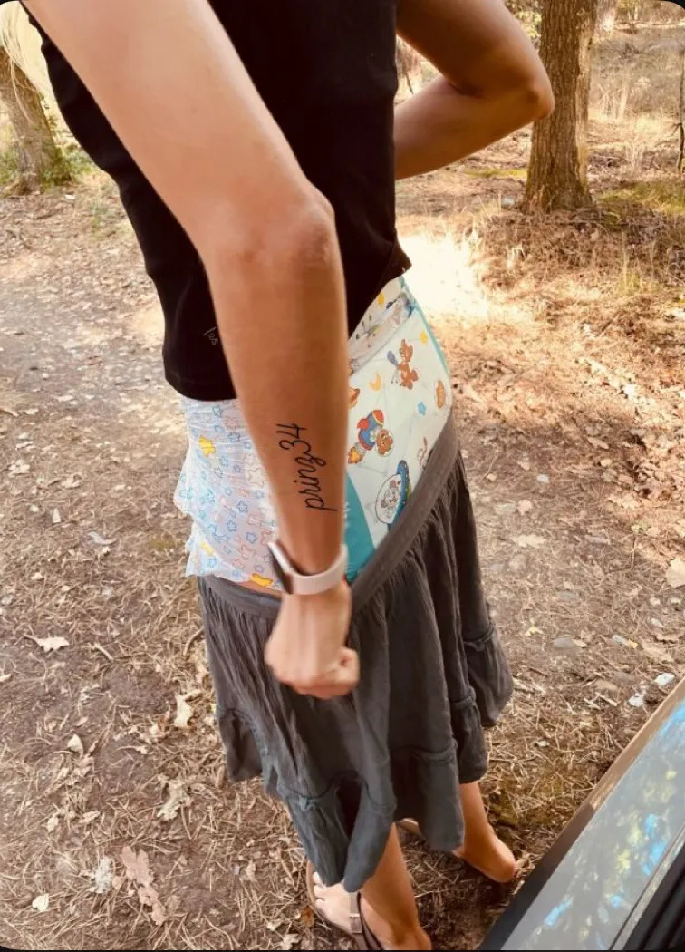 I enjoy exposing diapers outdoors.